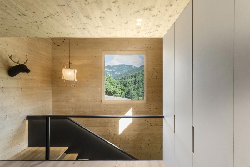 How Traditional Cerdanya Materials Shape This Modern Family Home