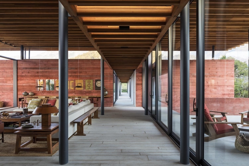 Inside the Brazilian House Where Pigmented Concrete Becomes the Main Design Feature