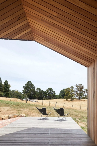Inspired by Old Shearing Sheds This Rural Home Got a Gabled Timber Addition