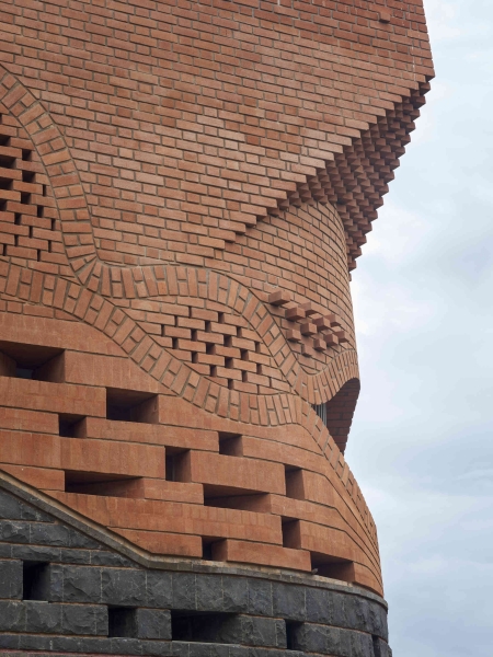Meet the Home That Uses Brickwork as Both Structure and Sculpture
