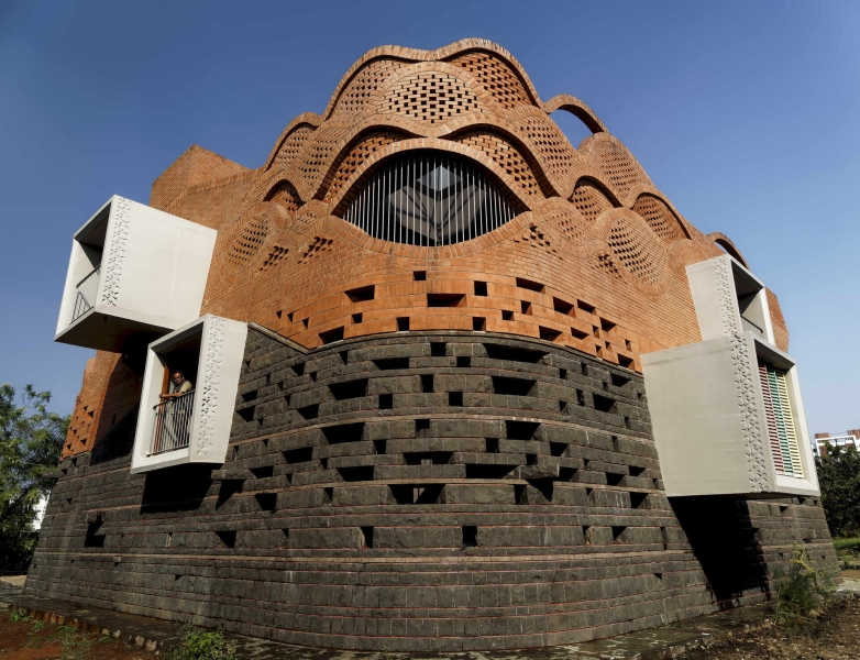 Meet the Home That Uses Brickwork as Both Structure and Sculpture