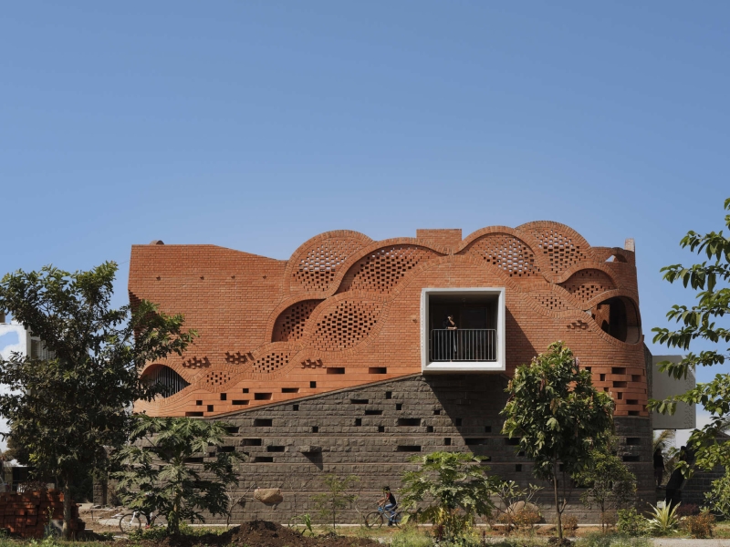 Meet the Home That Uses Brickwork as Both Structure and Sculpture