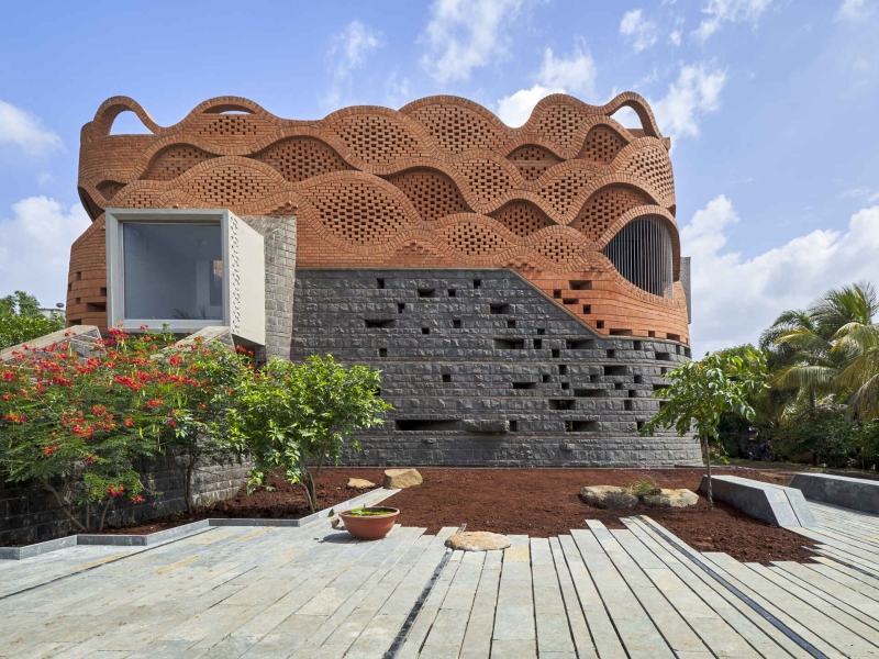 Meet the Home That Uses Brickwork as Both Structure and Sculpture