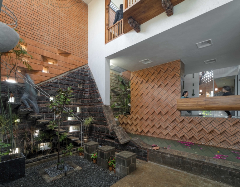 Meet the Home That Uses Brickwork as Both Structure and Sculpture
