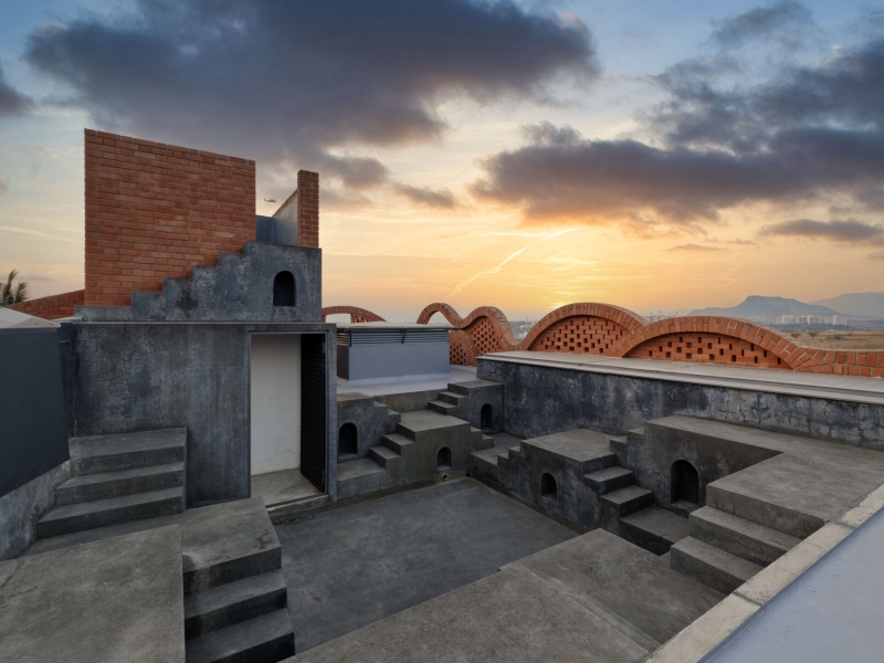 Meet the Home That Uses Brickwork as Both Structure and Sculpture