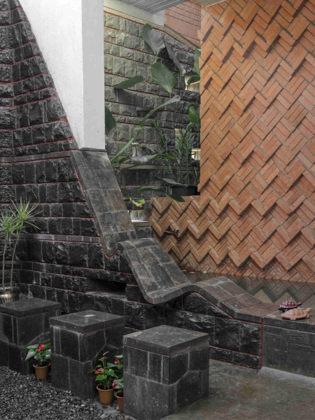 Meet the Home That Uses Brickwork as Both Structure and Sculpture