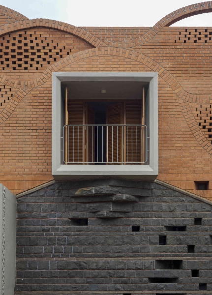 Meet the Home That Uses Brickwork as Both Structure and Sculpture