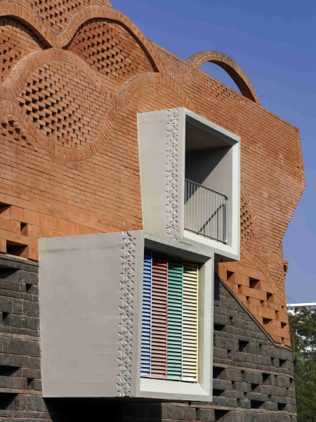 Meet the Home That Uses Brickwork as Both Structure and Sculpture
