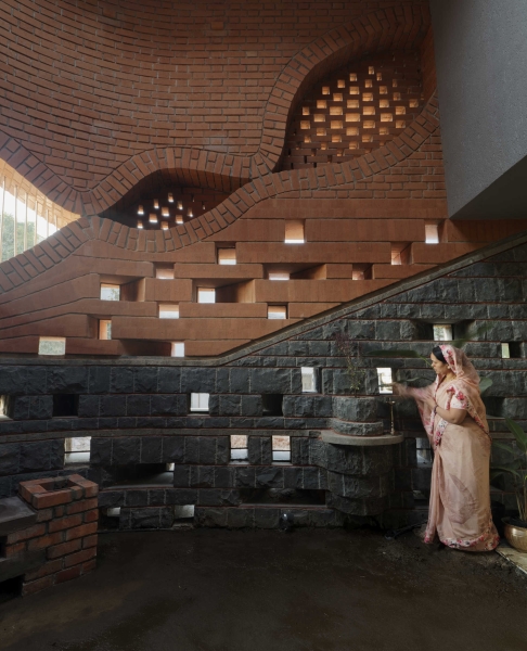Meet the Home That Uses Brickwork as Both Structure and Sculpture