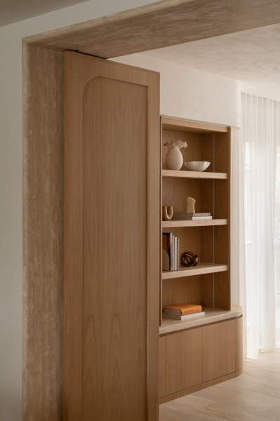 Step Inside the Warm, Minimal Home Inspired by Mediterranean Vacations