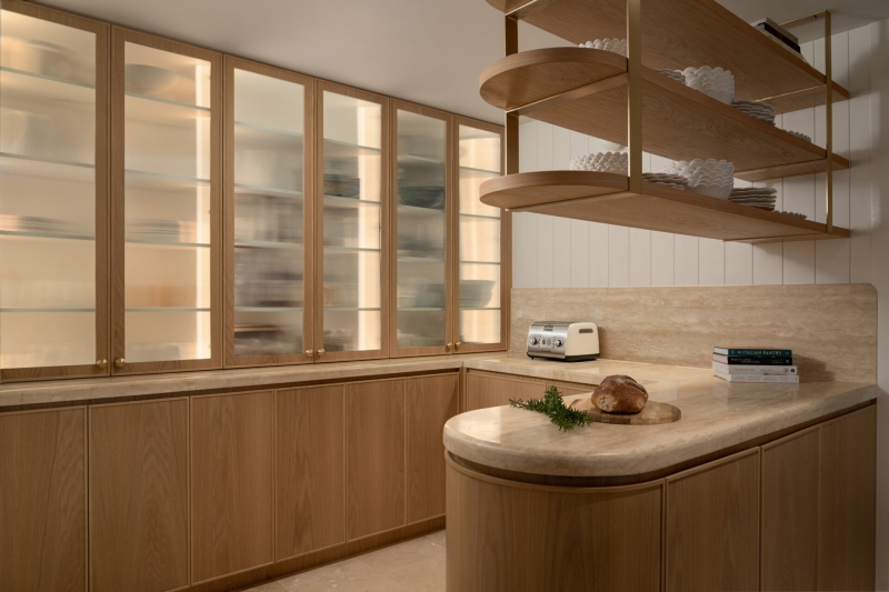 Step Inside the Warm, Minimal Home Inspired by Mediterranean Vacations