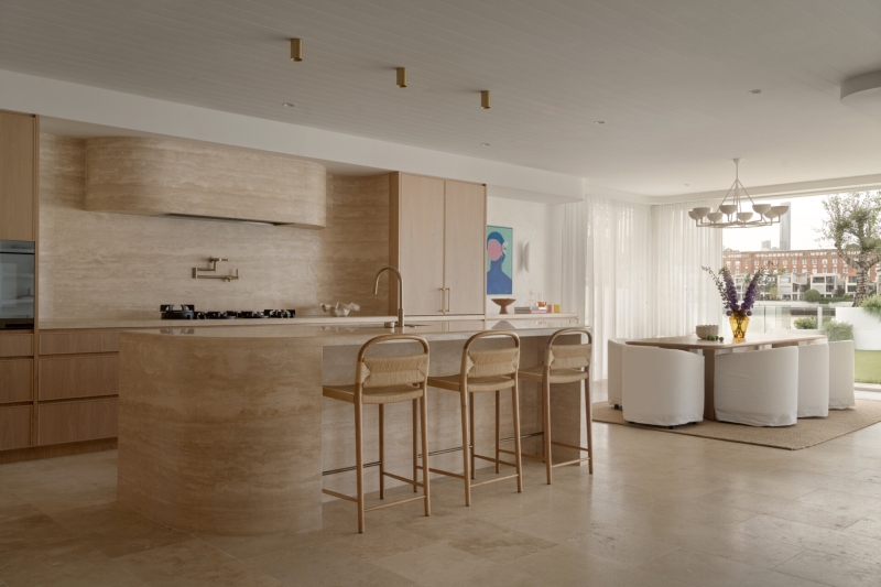 Step Inside the Warm, Minimal Home Inspired by Mediterranean Vacations