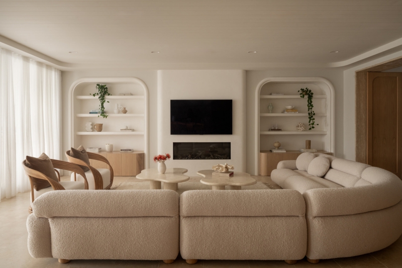 Step Inside the Warm, Minimal Home Inspired by Mediterranean Vacations