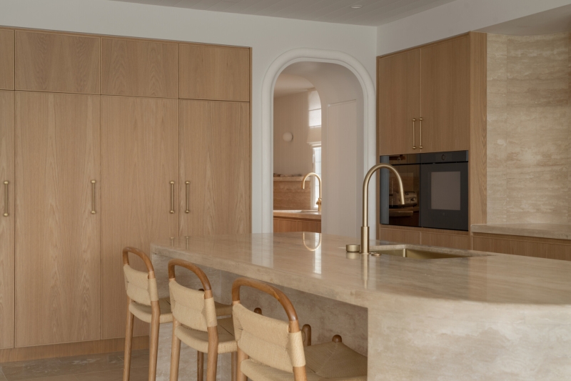 Step Inside the Warm, Minimal Home Inspired by Mediterranean Vacations