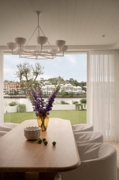 Step Inside the Warm, Minimal Home Inspired by Mediterranean Vacations