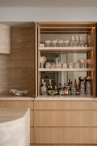 Step Inside the Warm, Minimal Home Inspired by Mediterranean Vacations