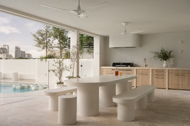 Step Inside the Warm, Minimal Home Inspired by Mediterranean Vacations