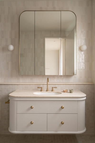 Step Inside the Warm, Minimal Home Inspired by Mediterranean Vacations