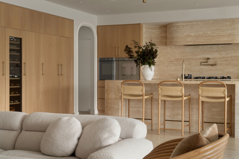 Step Inside the Warm, Minimal Home Inspired by Mediterranean Vacations