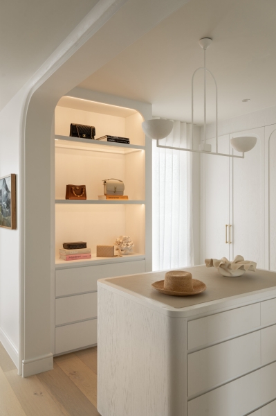 Step Inside the Warm, Minimal Home Inspired by Mediterranean Vacations