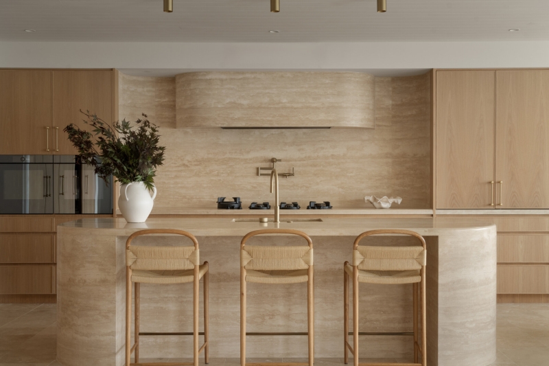 Step Inside the Warm, Minimal Home Inspired by Mediterranean Vacations