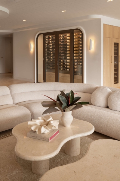 Step Inside the Warm, Minimal Home Inspired by Mediterranean Vacations