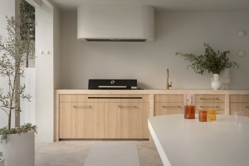 Step Inside the Warm, Minimal Home Inspired by Mediterranean Vacations