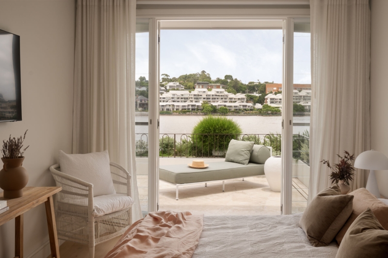 Step Inside the Warm, Minimal Home Inspired by Mediterranean Vacations