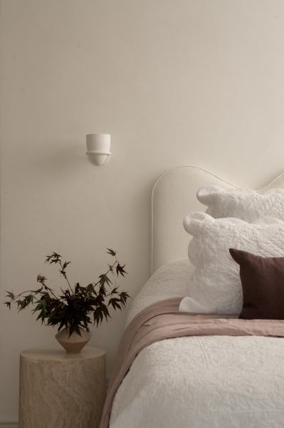 Step Inside the Warm, Minimal Home Inspired by Mediterranean Vacations