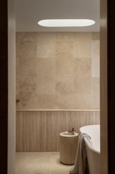 Step Inside the Warm, Minimal Home Inspired by Mediterranean Vacations