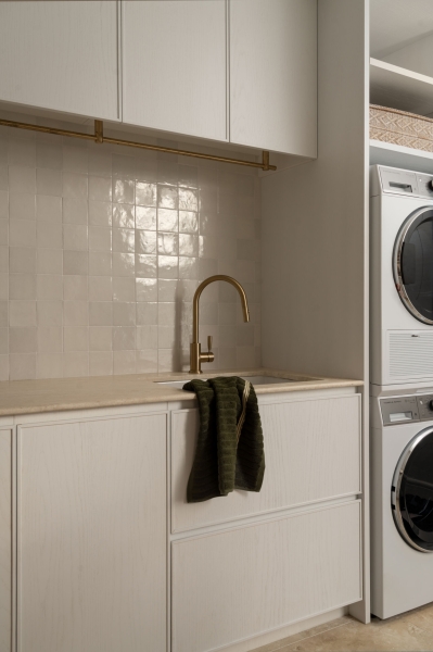 Step Inside the Warm, Minimal Home Inspired by Mediterranean Vacations