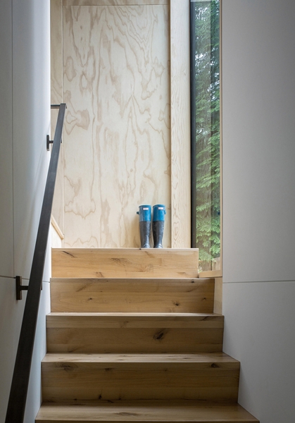 The Compact Cabin That Feels Bigger Than It Really Is