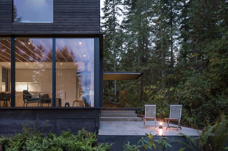 The Compact Cabin That Feels Bigger Than It Really Is
