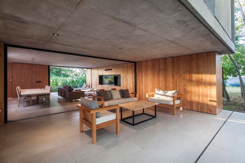 This Argentine Home Uses Wood and Concrete for a Bold Look