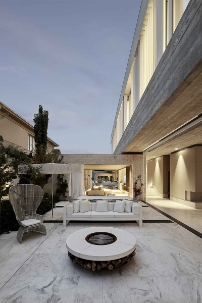 This Contemporary Home Was Designed to Feel Both Grand and Effortlessly Relaxed