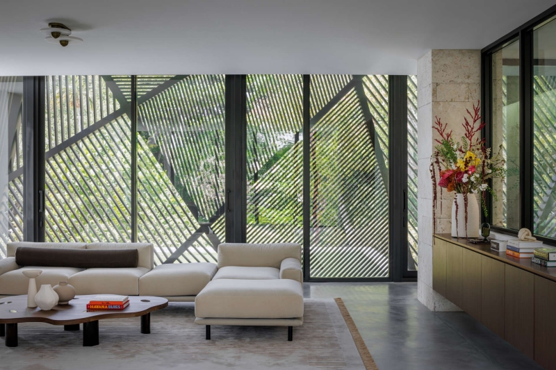 This Miami Home Lifts Daily Life Above the Garden