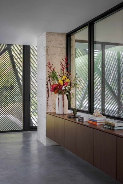 This Miami Home Lifts Daily Life Above the Garden