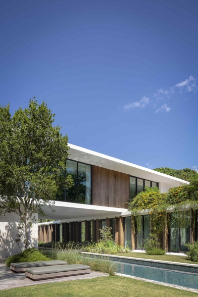 This Miami Home Lifts Daily Life Above the Garden