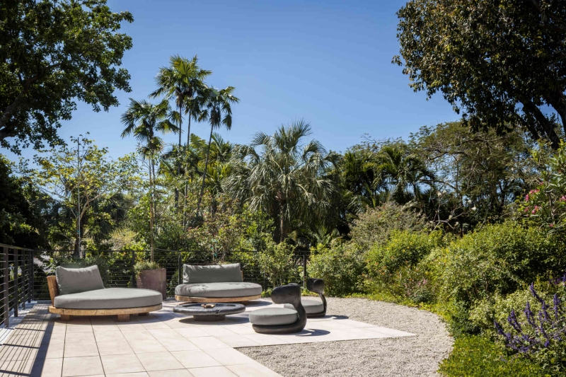 This Miami Home Lifts Daily Life Above the Garden