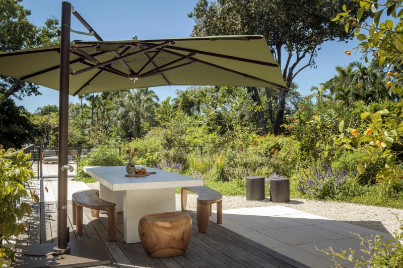 This Miami Home Lifts Daily Life Above the Garden