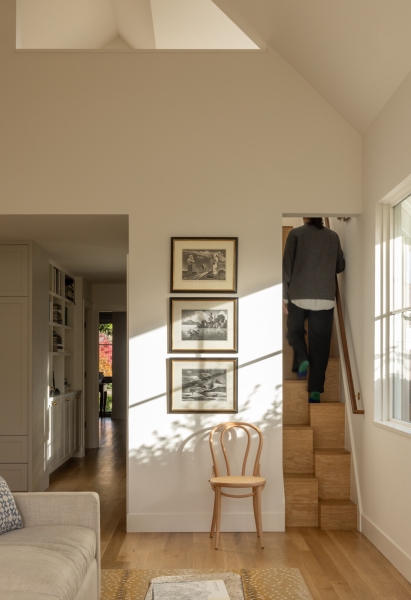 Where Traditional Style Meets Contemporary Craft in a Compact Seattle Home