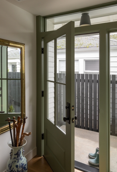 Where Traditional Style Meets Contemporary Craft in a Compact Seattle Home