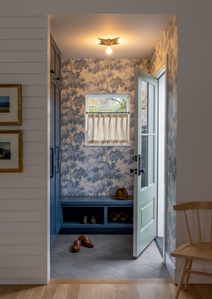 Where Traditional Style Meets Contemporary Craft in a Compact Seattle Home