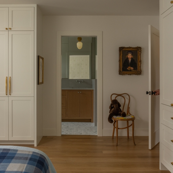 Where Traditional Style Meets Contemporary Craft in a Compact Seattle Home