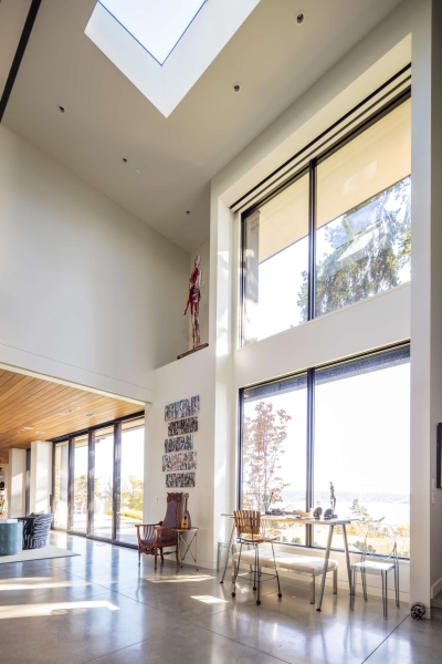 A Boomerang-Shaped Home with an Art Studio and Lake Views