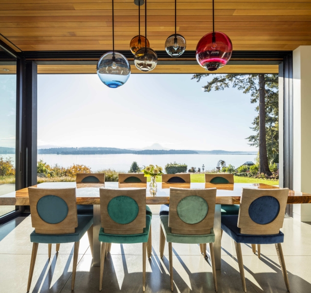 A Boomerang-Shaped Home with an Art Studio and Lake Views