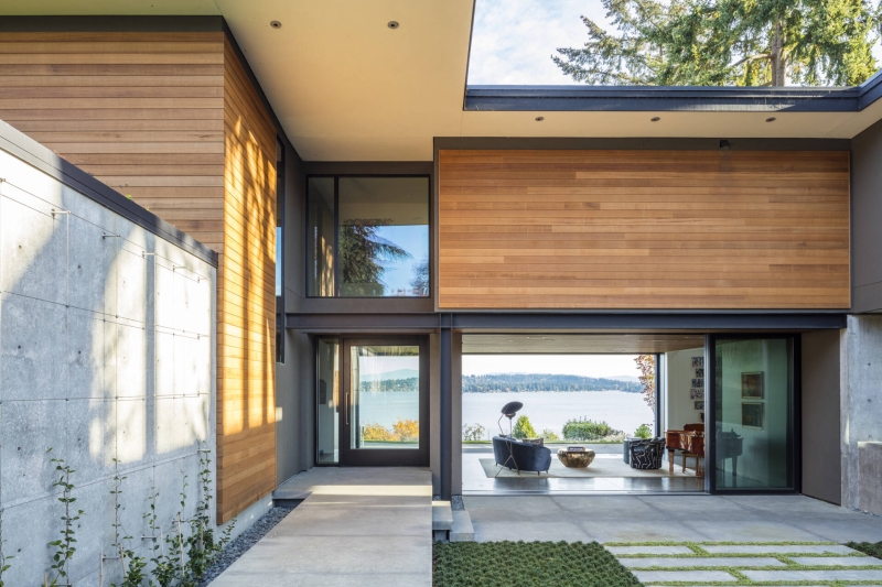 A Boomerang-Shaped Home with an Art Studio and Lake Views