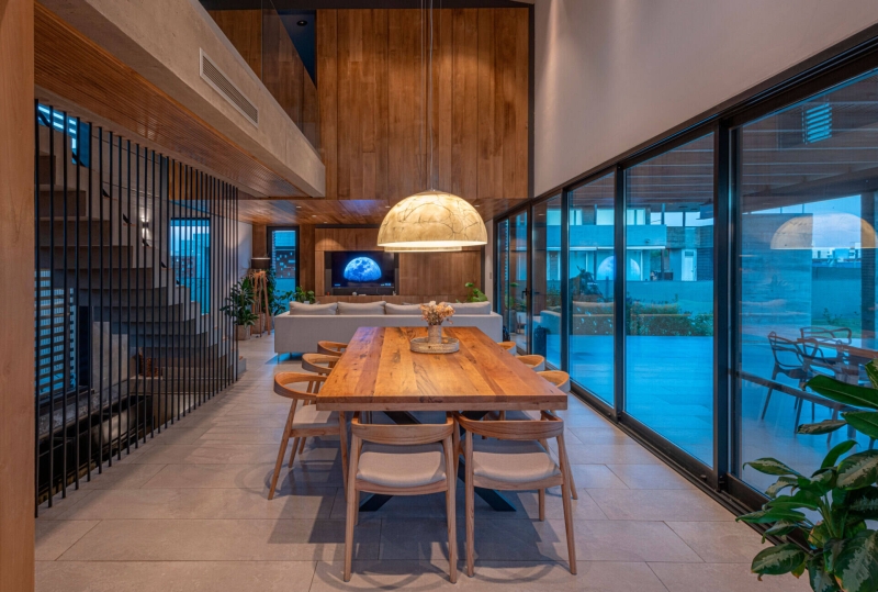 A Brick Family House Where Arriving Becomes an Experience