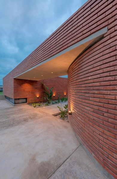 A Brick Family House Where Arriving Becomes an Experience