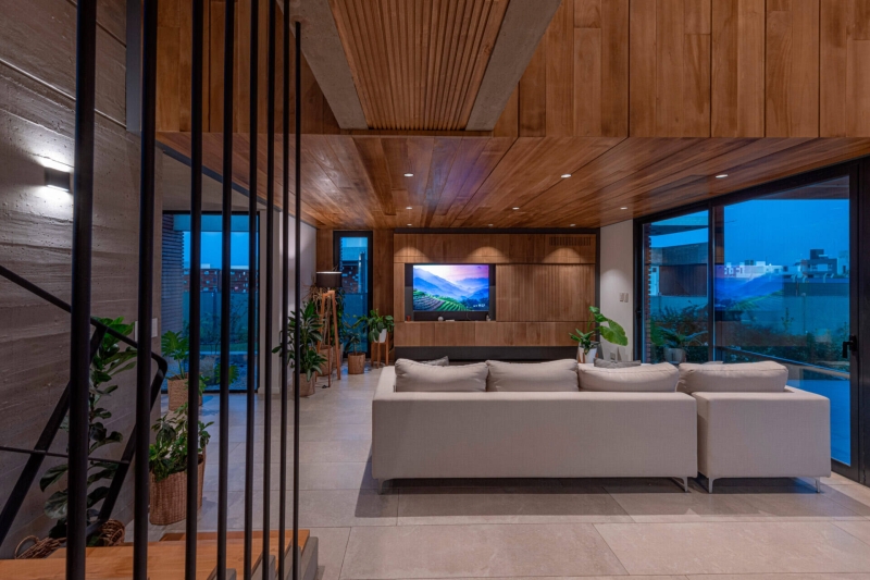 A Brick Family House Where Arriving Becomes an Experience